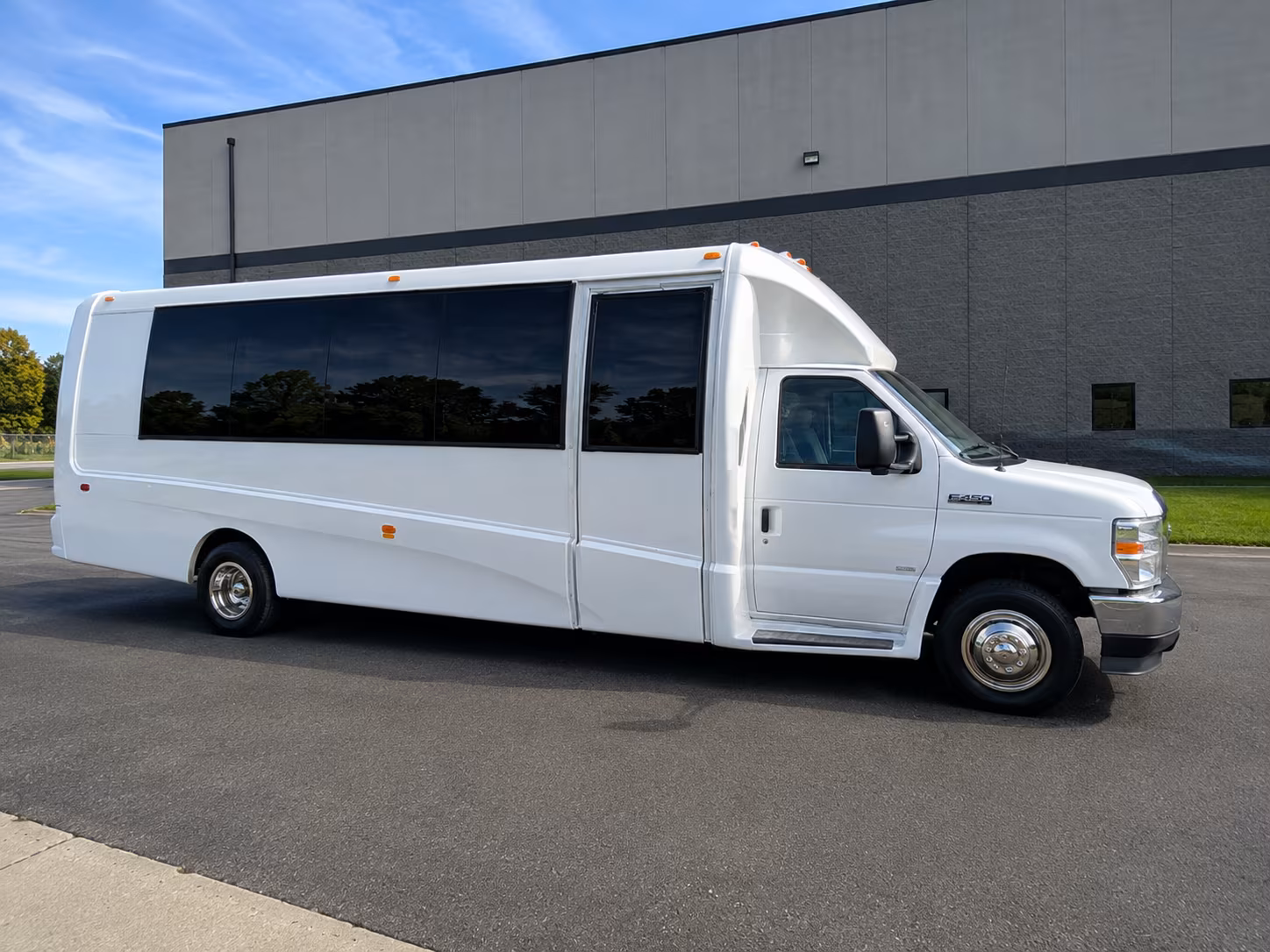 bus rentals for bands and performers traveling through the la area