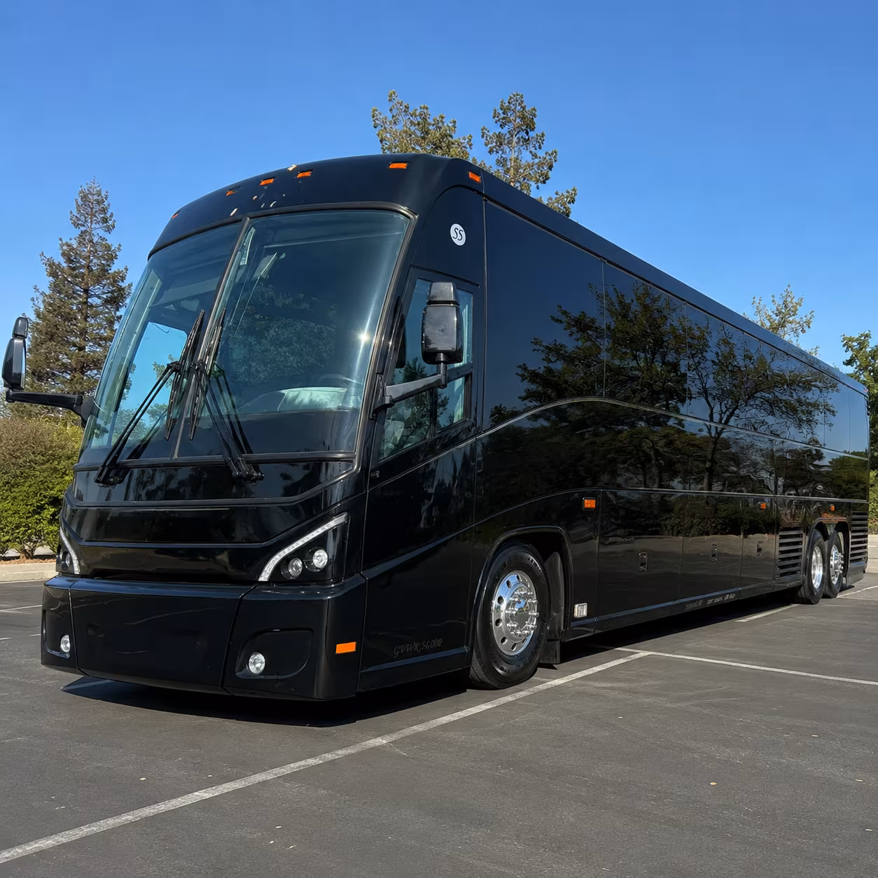 hotel shuttle buses and employee airport transfers in norwalk