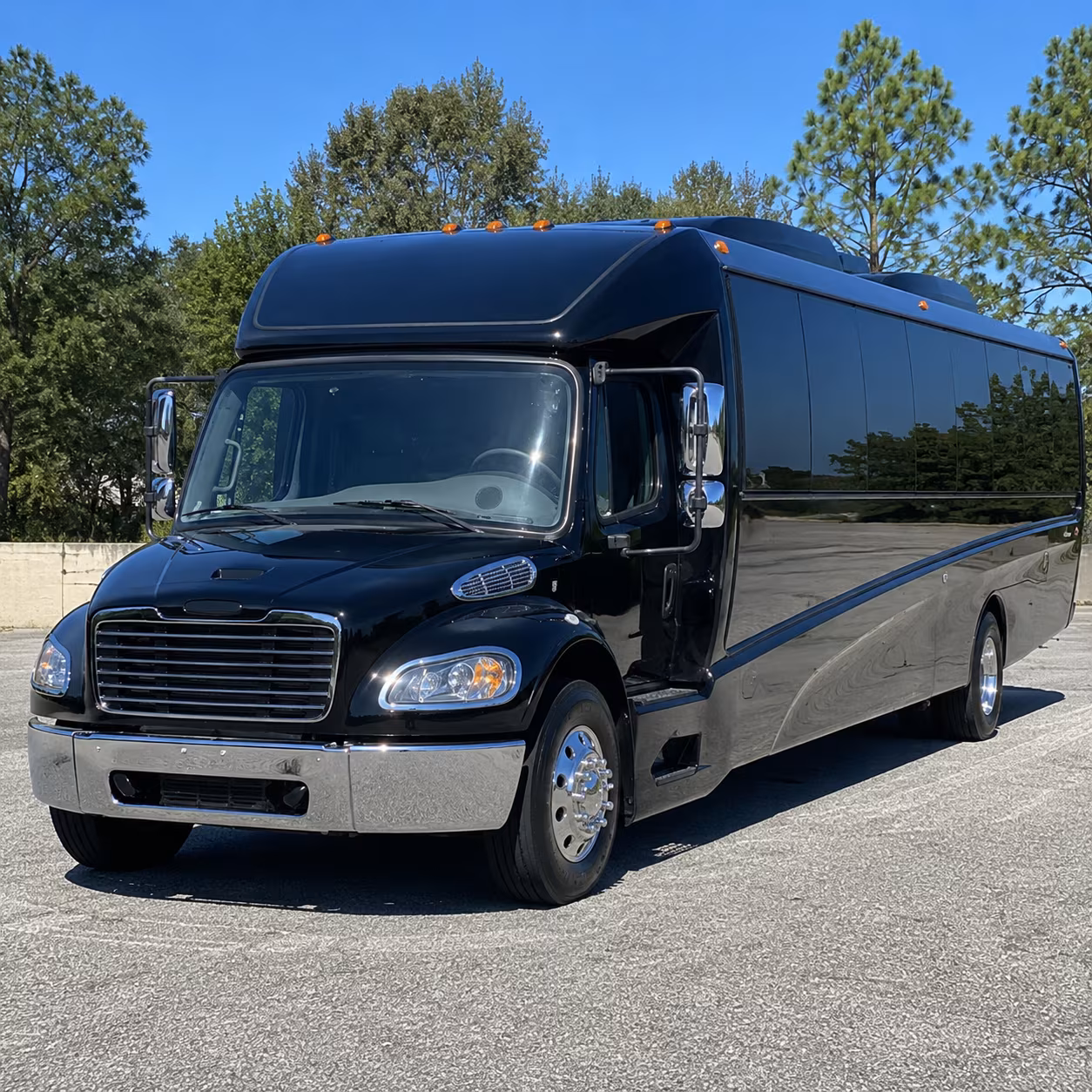 norwalk 20 passenger minibus