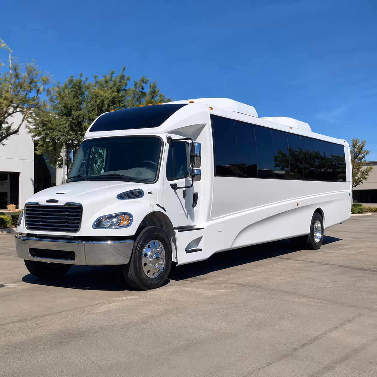 norwalk 28 passenger minibus
