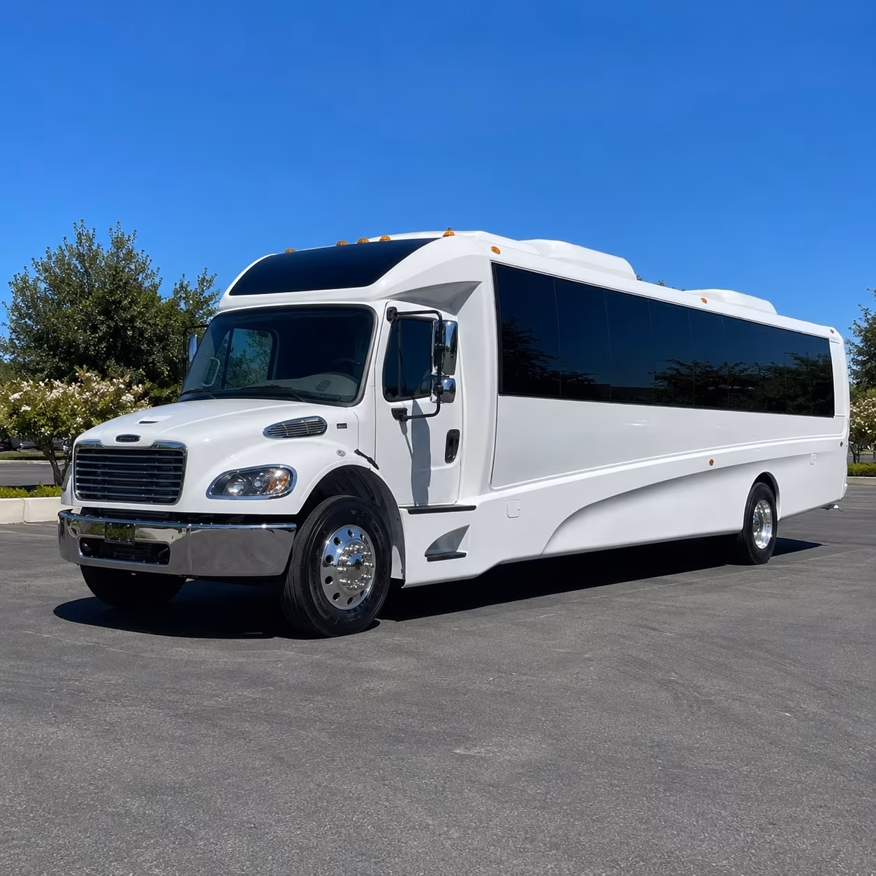 norwalk 30 passenger minibus